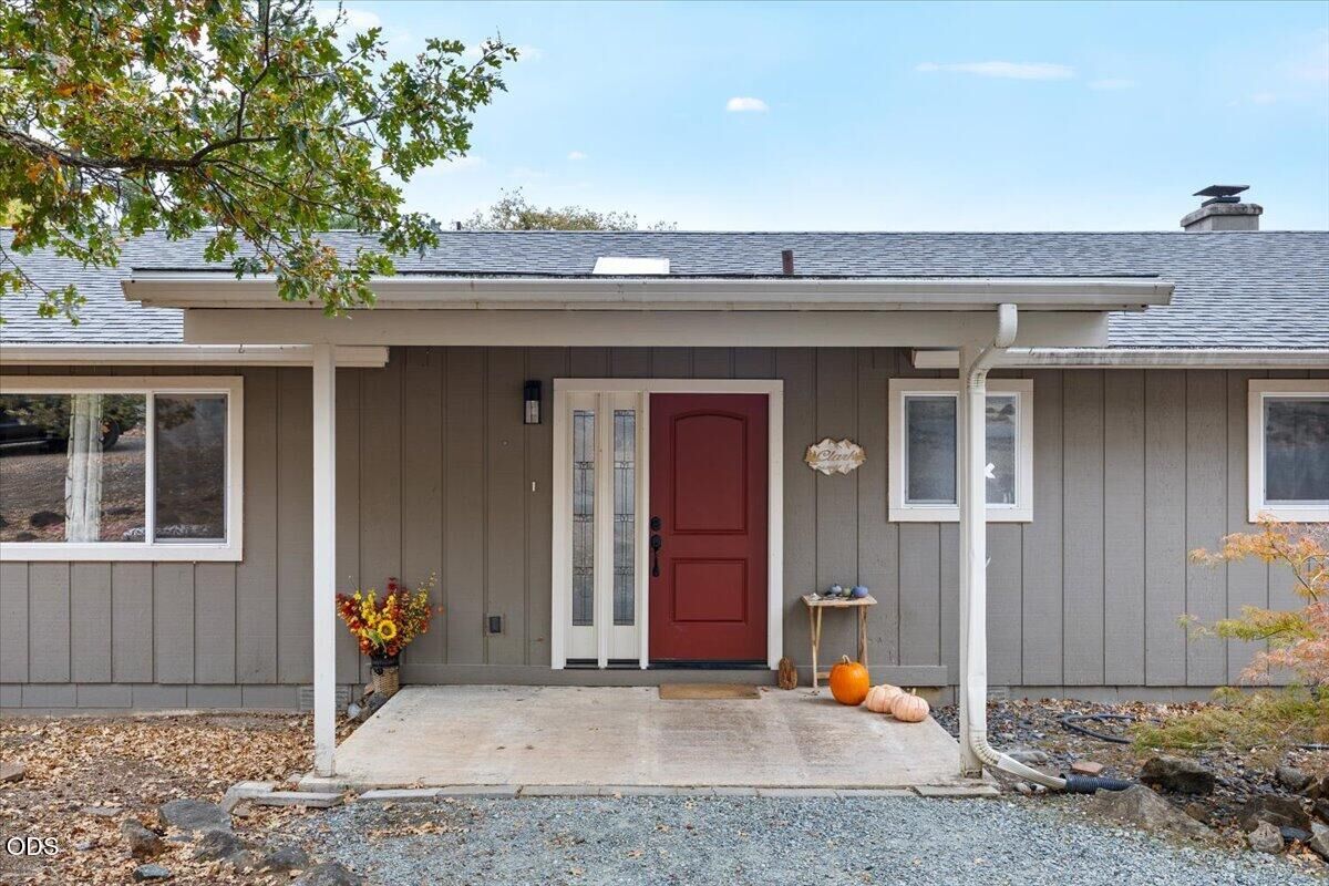 Property Photo: 445 Colonial Drive OR 97526