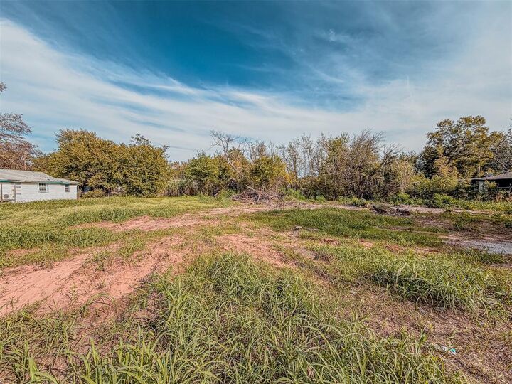 Property Photo: 913 SW 5th Street OK 73005