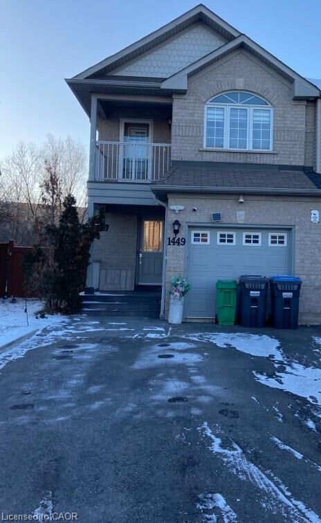 Property Photo:  1449 Spring Garden Court Lower  ON L5N 8K6 