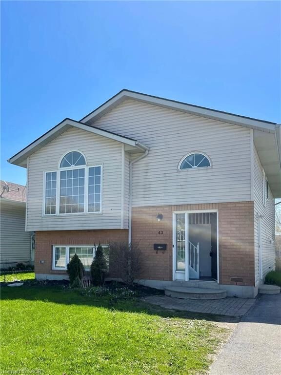 Property Photo:  43 Beckett Boulevard  ON N4G 5N2 