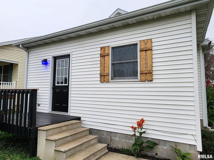 Property Photo: 1701 N Logan Street IL 62656