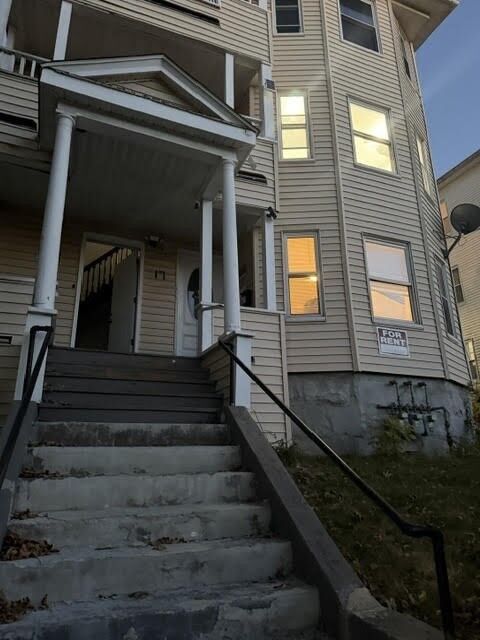 Property Photo: 17 Jones St 2 MA 01604
