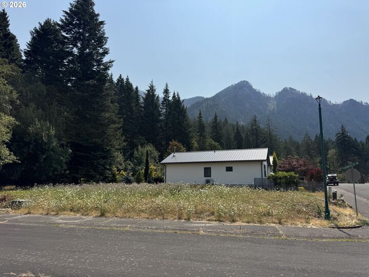 Property Photo: 910 SW Spelling Pl 1 OR 97014