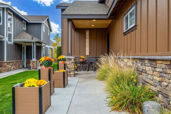 Property Photo: 9448 Yakima Lane NW WA 98848