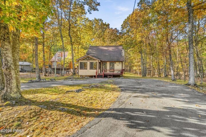 Property Photo: 106 Hawk Court PA 18324