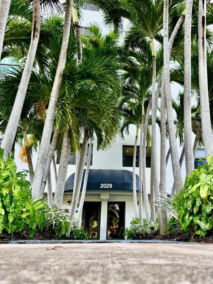 Property Photo:  2029 N Ocean Boulevard 105  FL 33305 
