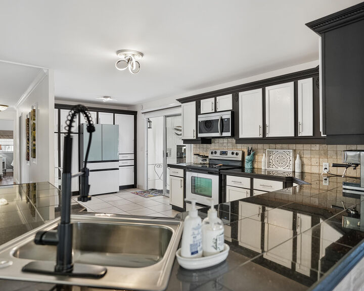 Property Photo:  1891 SW 84th Avenue  FL 33324 