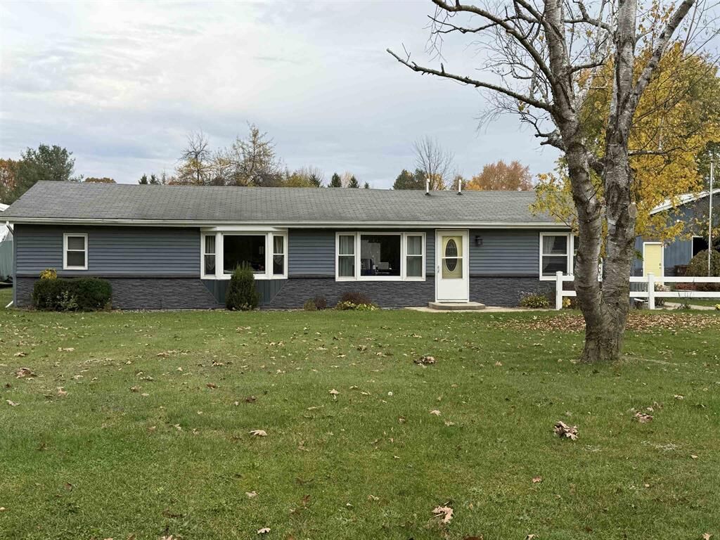 Property Photo: 4903 E Valley Road MI 48858