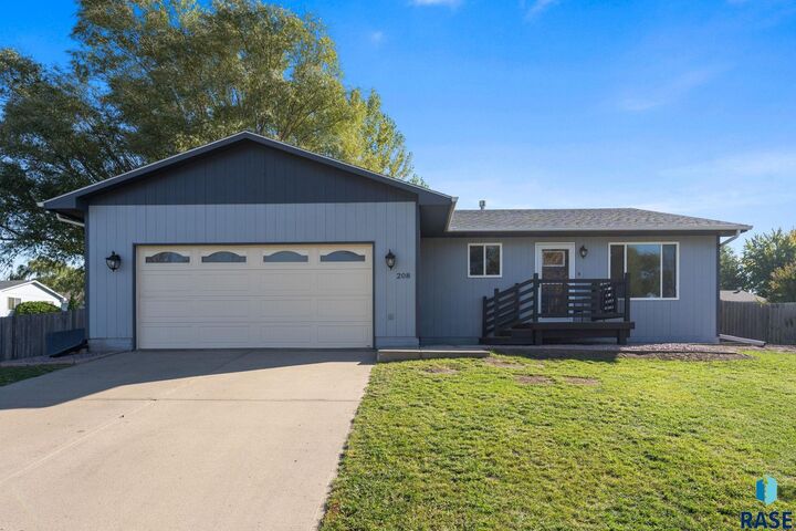 Property Photo: 208 N Steven St SD 57077