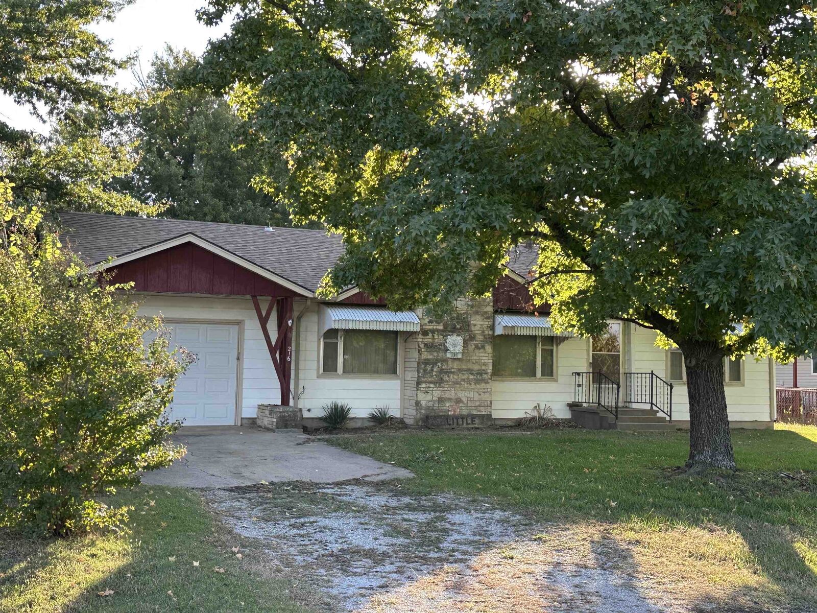 Property Photo:  216 Riverview St  KS 67039 
