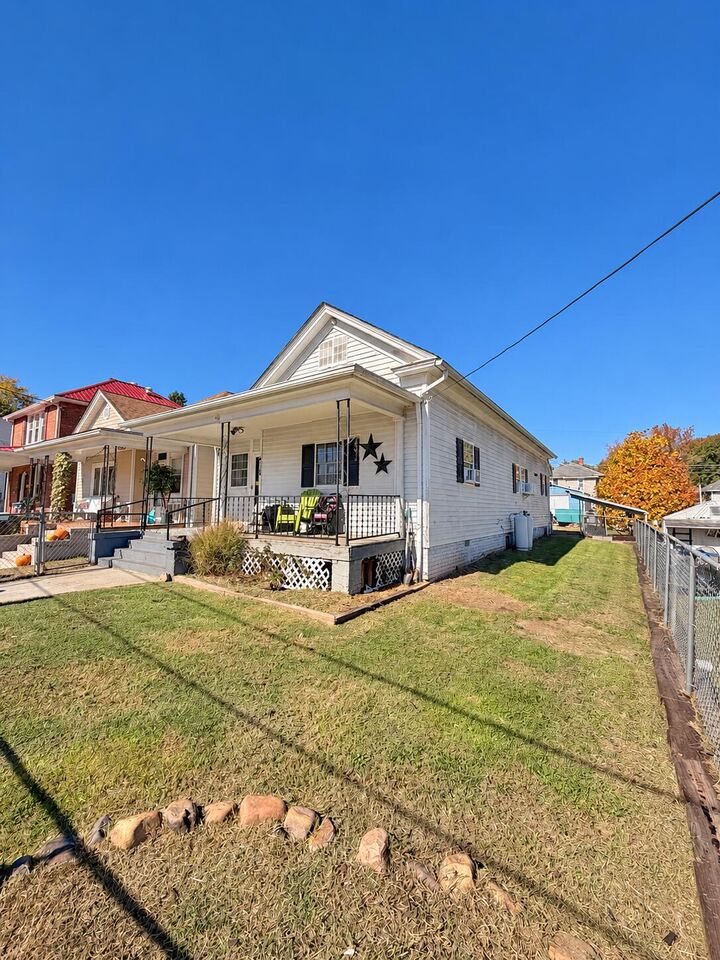 Property Photo:  510 Court St  VA 24422 