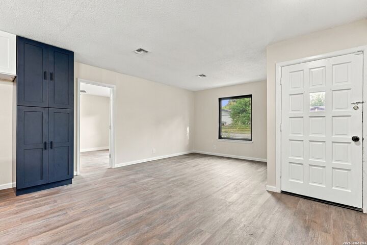 Property Photo:  7806 Oak Forest Dr  TX 78233 