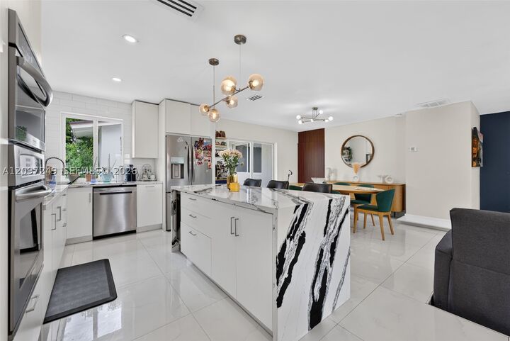 Property Photo: 2700 SW 96th Ave FL 33165