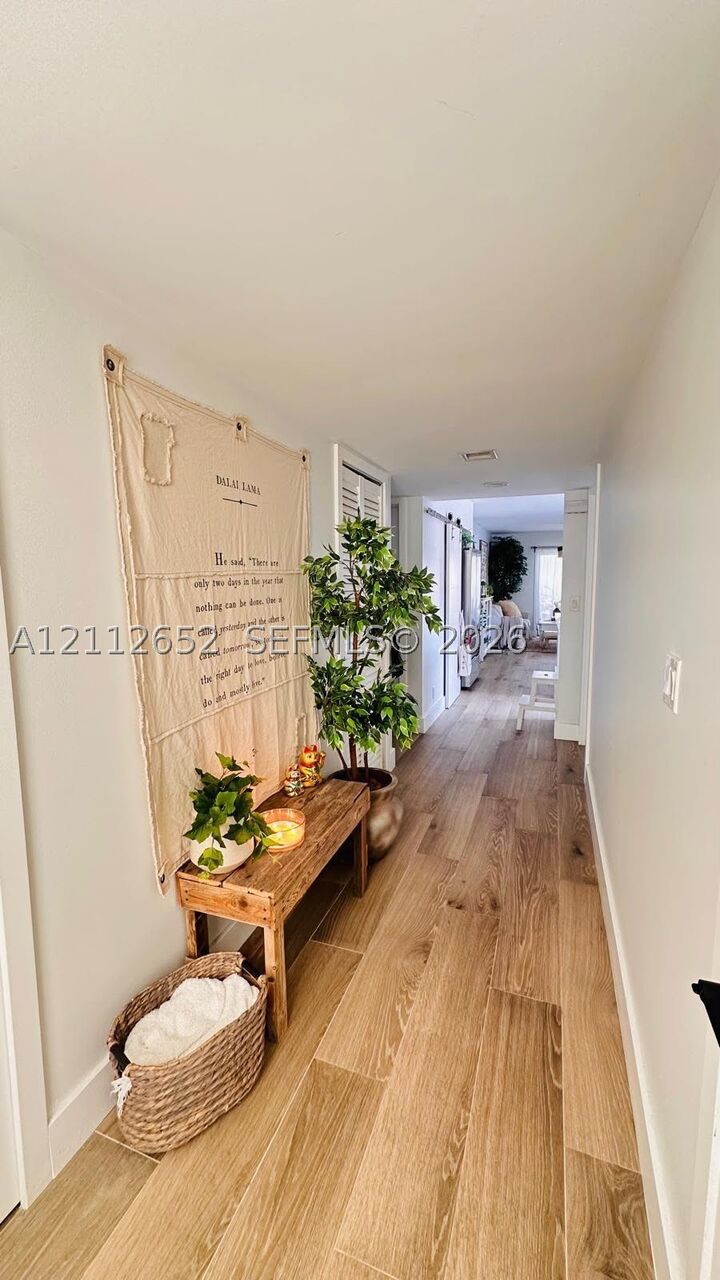 Property Photo:  223 Lakeview Dr 204  FL 33326 
