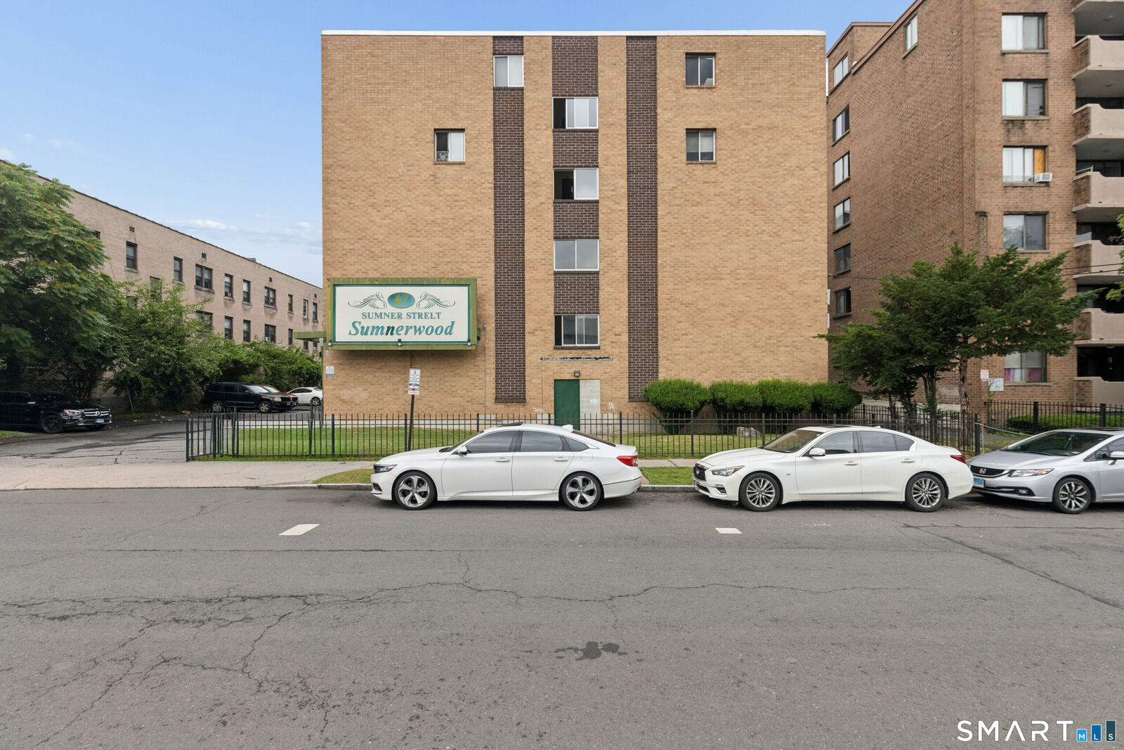 Property Photo:  47 Sumner Street 304  CT 06105 