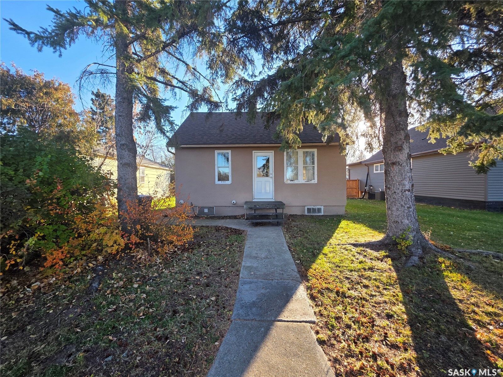 Property Photo: 257 6th Avenue W SK S0A 2P0