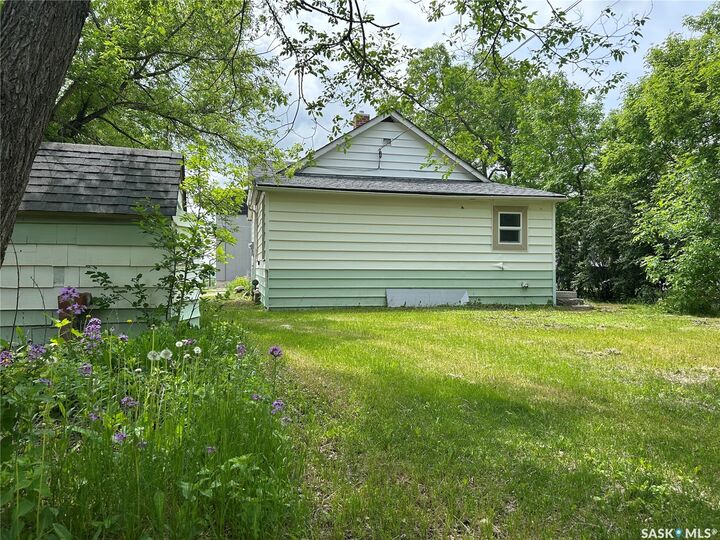 Property Photo:  1113 Valley Street  SK S4A 0E3 
