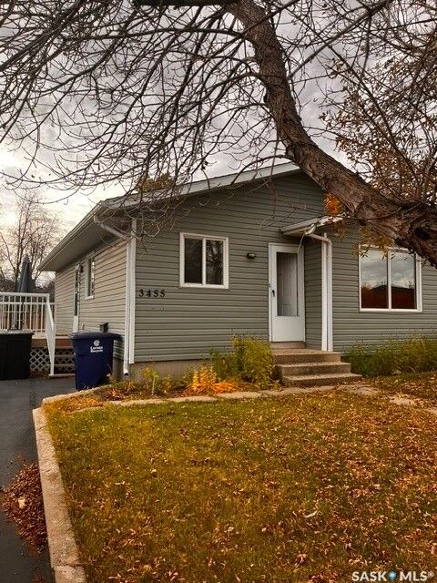 Property Photo: 3455 Fairlight Drive SK S7M 3Z3
