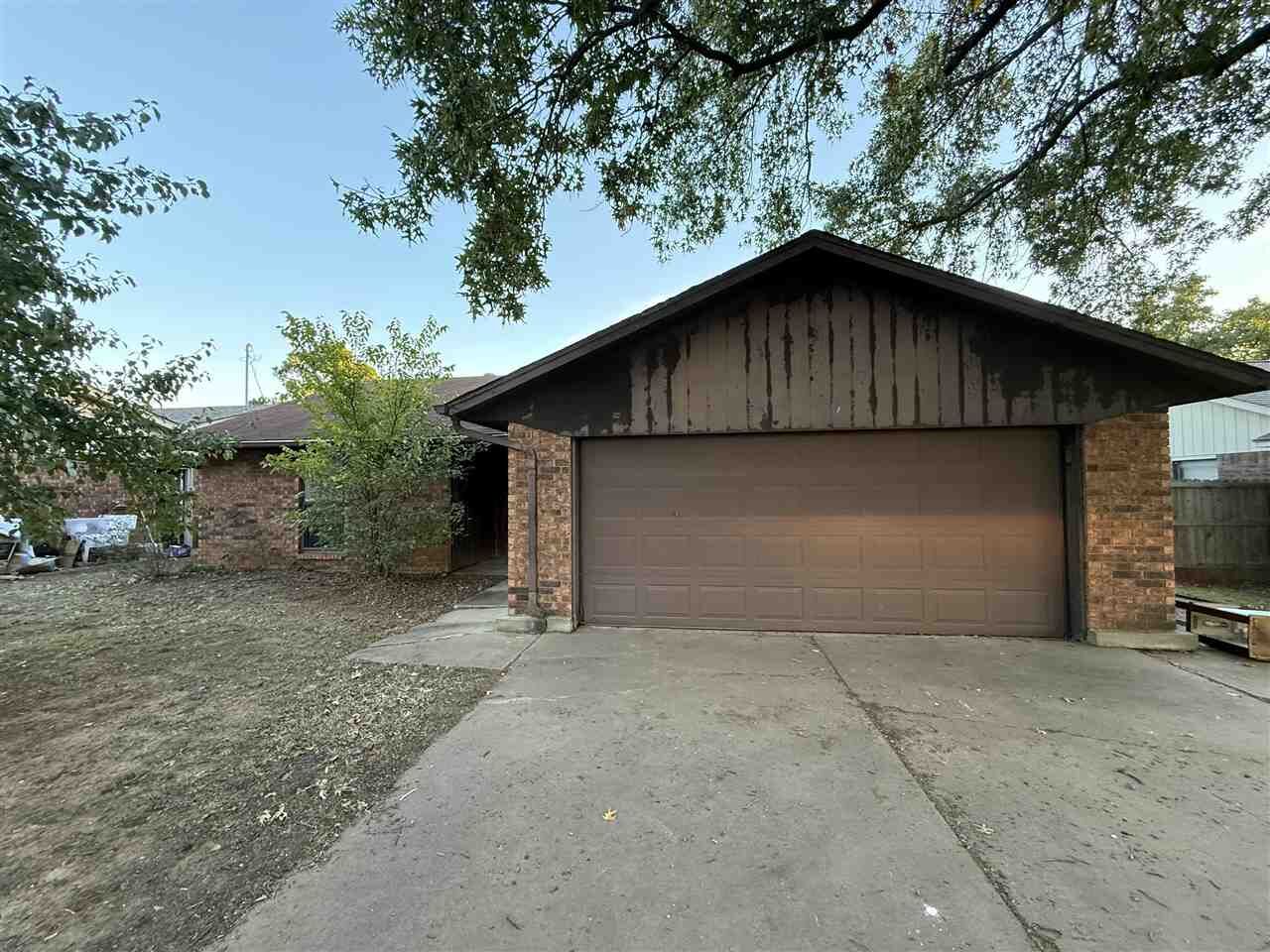 Property Photo: 1601 E 3rd Avenue OK 74074