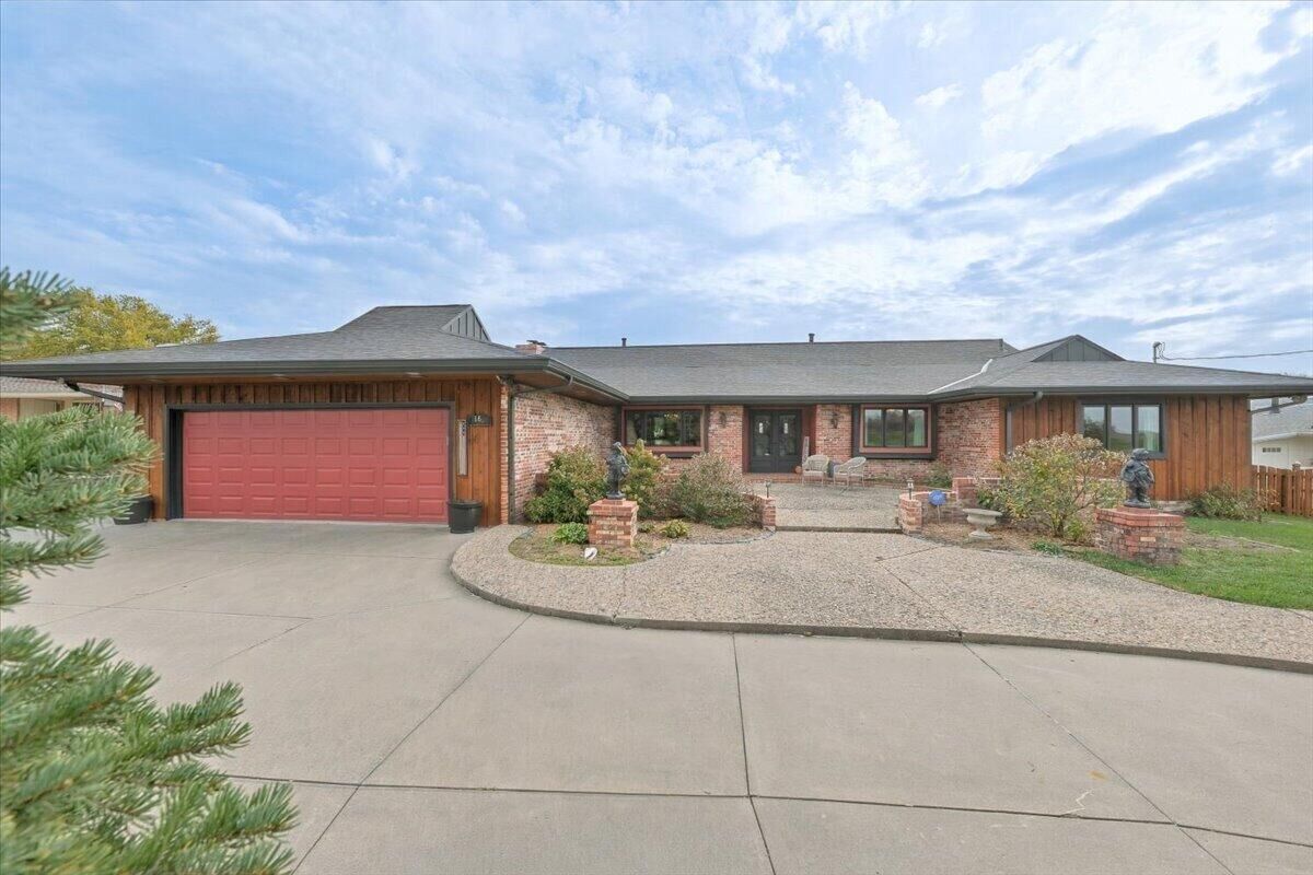 Property Photo:  16 Westlake  IA 51501 