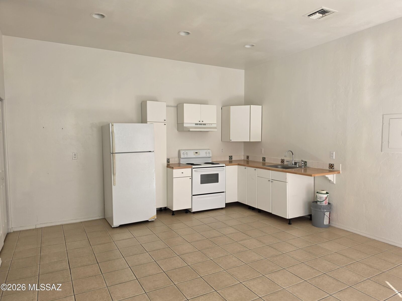 Property Photo: 2569 N Corinthian Garden Drive Apt#2 AZ 85621
