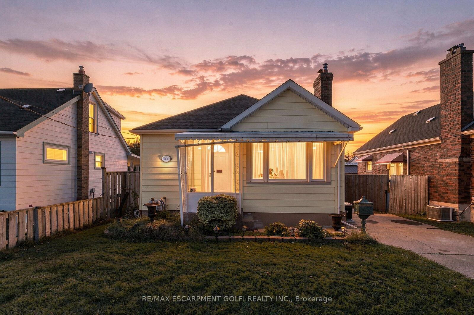 Photo de la propriété:  34 Pinecrest Avenue  ON L2T 1C8 
