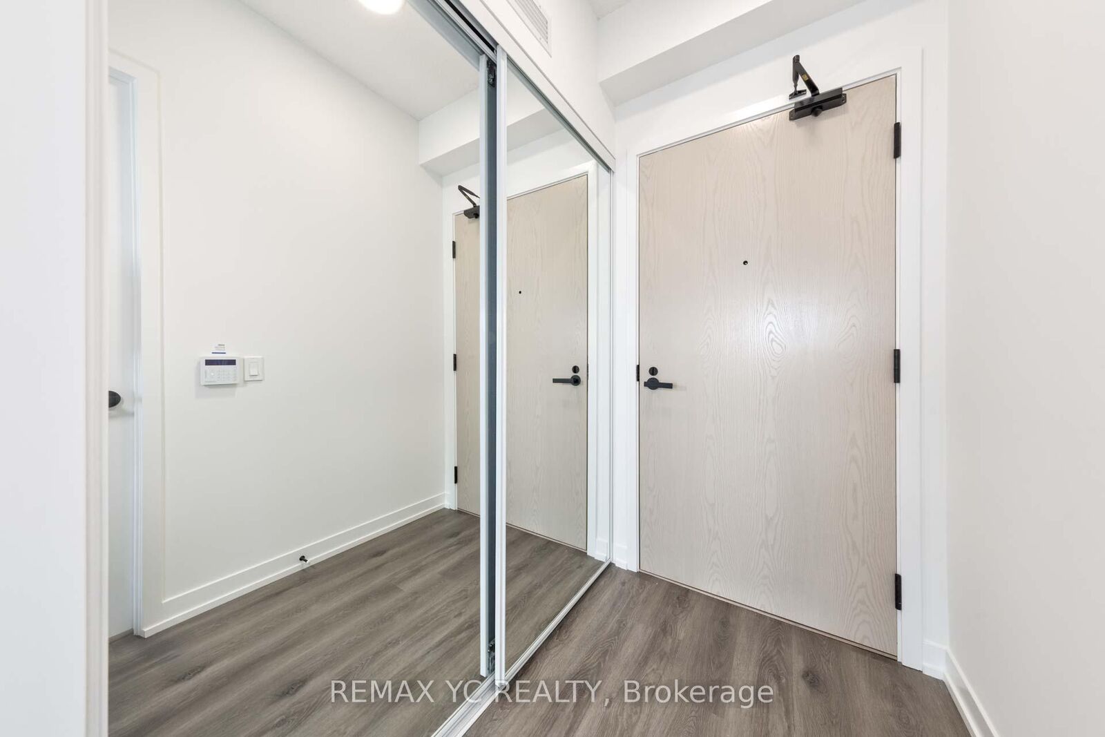Property Photo:  225 Commerce Street 1803  ON L4K 0R1 
