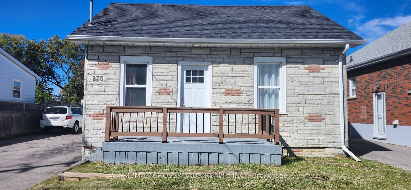 Property Photo:  220 McNaughton Avenue Front Unit-Main Floor  ON L1H 3B6 