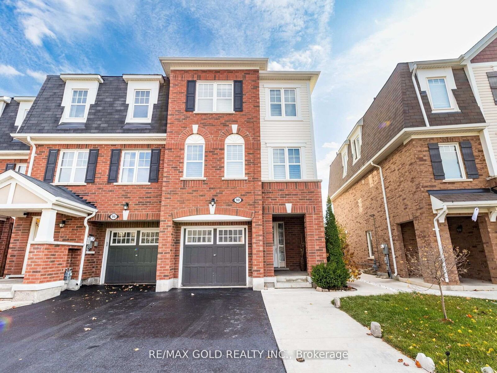 Property Photo:  98 Bannister Crescent  ON L7A 4H4 
