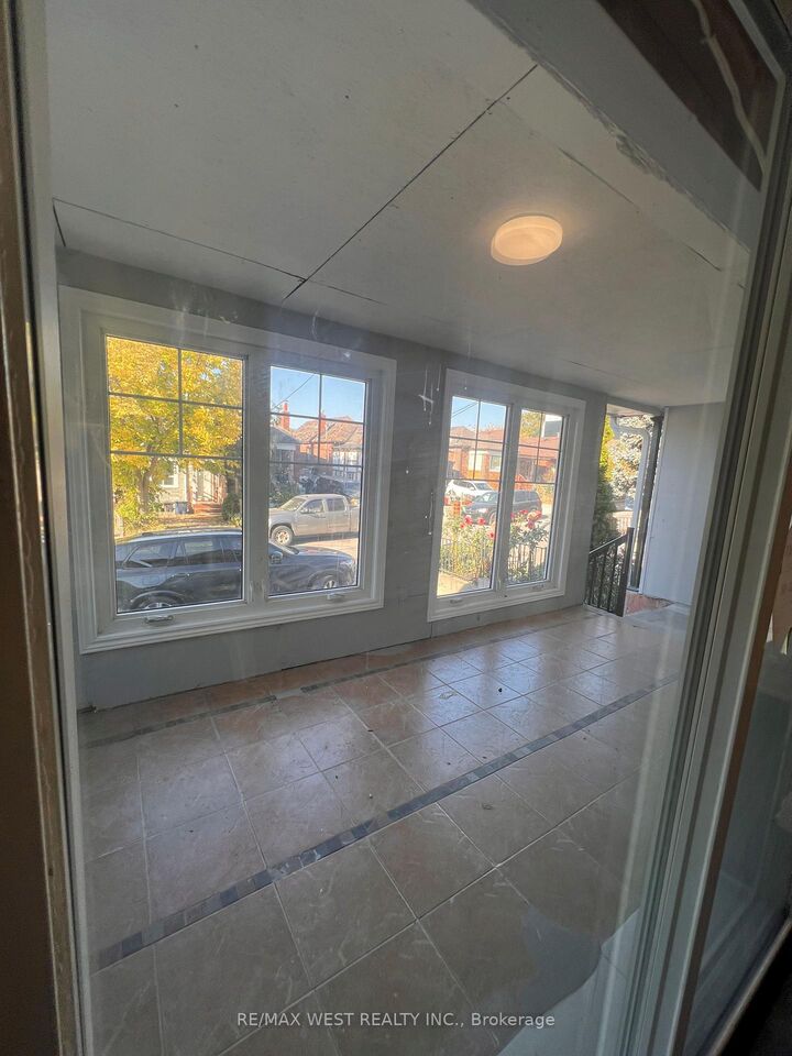 Property Photo:  181 Cedric Avenue Main  ON M6C 3X7 