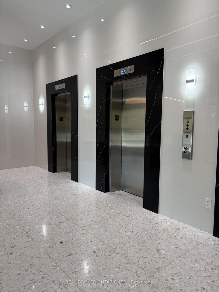 Property Photo: 51 Lower Simcoe Street 605 ON M5J 3A2