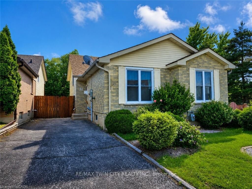 Property Photo:  31 Old Carriage Drive  ON N2P 1H5 