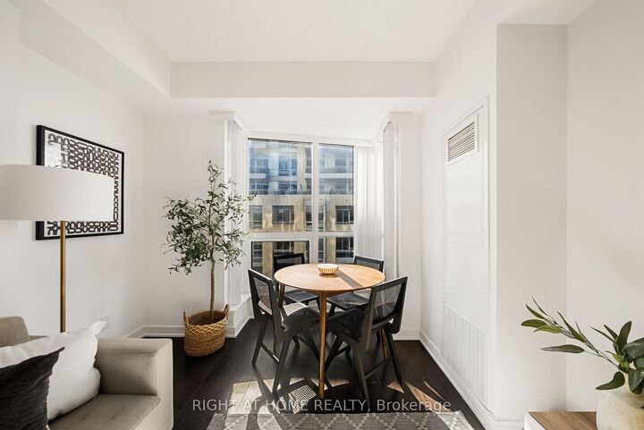 Property Photo: 9201 Yonge Street 610 ON L4C 1H9