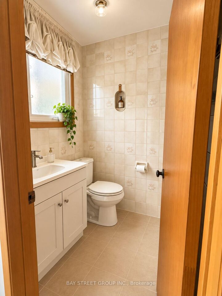 Property Photo:  316 Eaglewood Drive Lower Level  ON L8W 1T5 