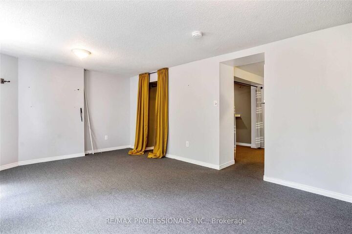 Property Photo:  39 Albemarle Avenue 1  ON M4K 1H6 