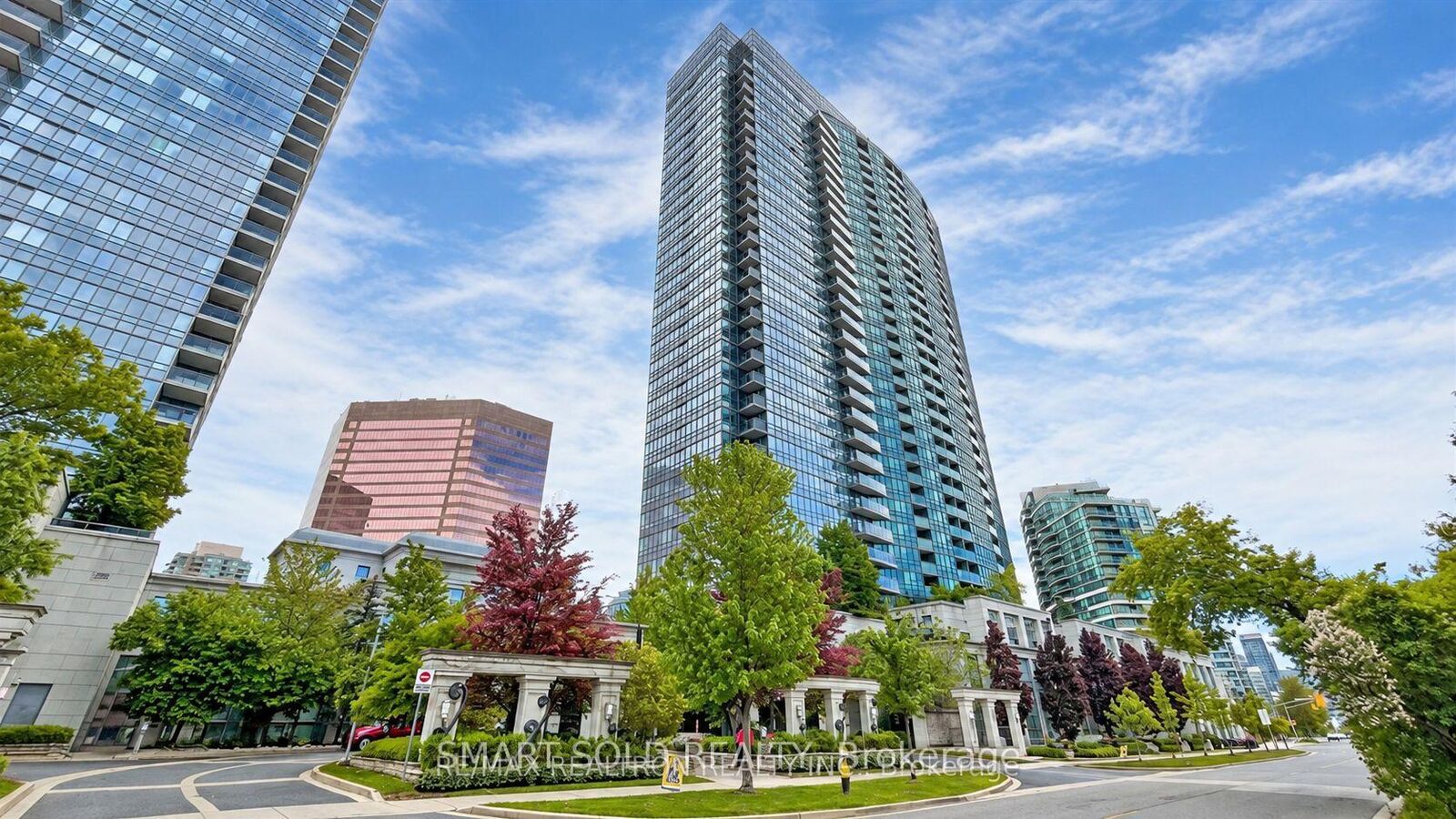 Property Photo: 15 Greenview Avenue 2413 ON M2M 4M7