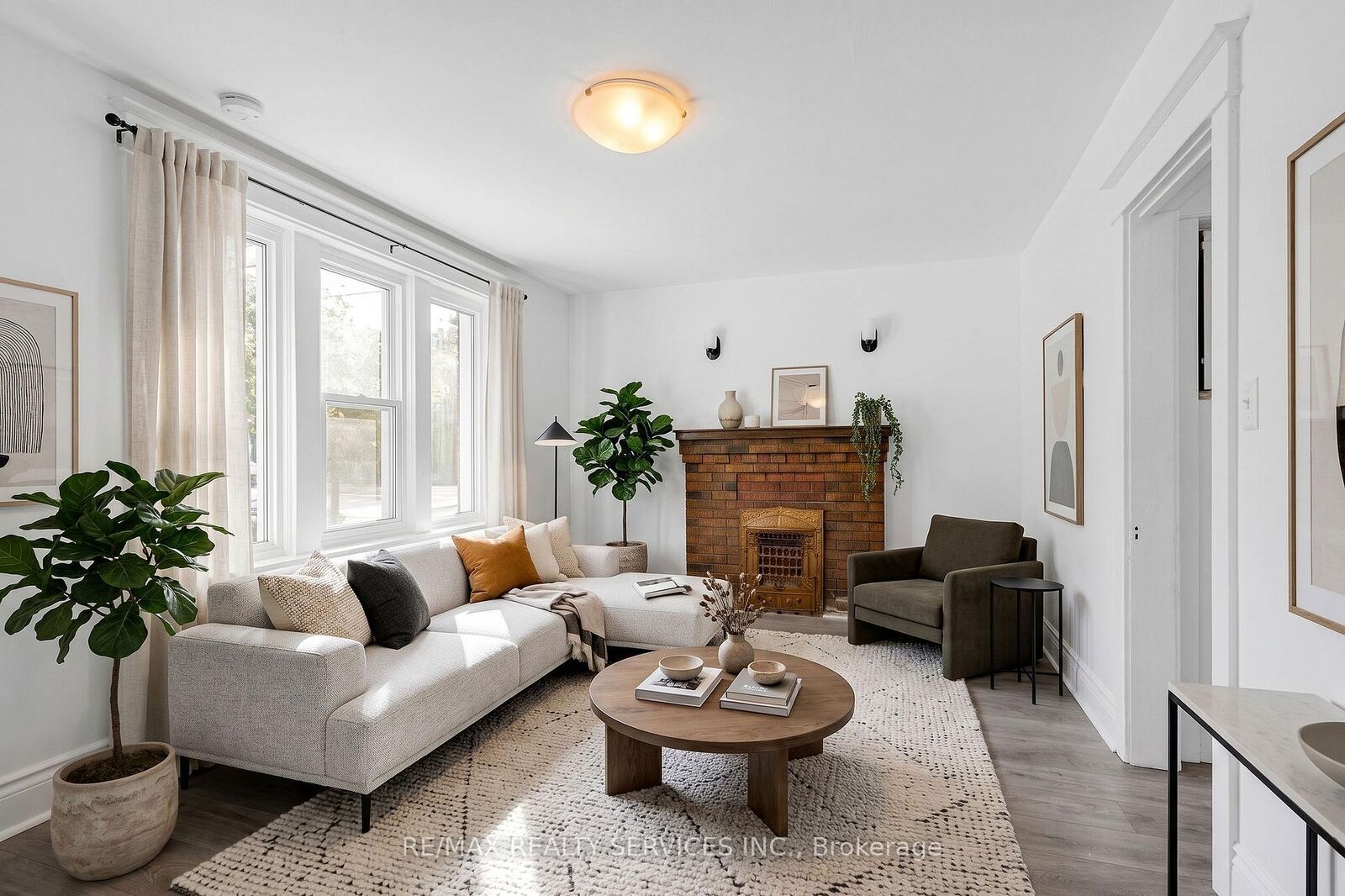 Property Photo:  5 Fairholt Road N 7  ON L8M 2S9 
