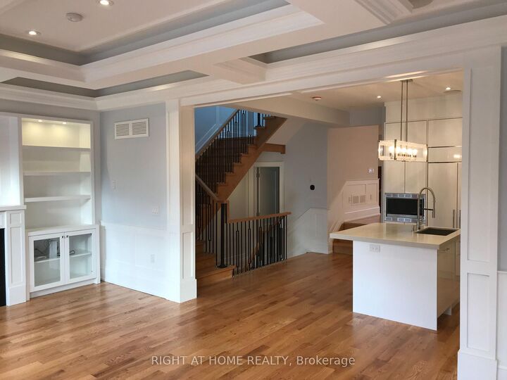 Property Photo: 152 Randolph Road ON M4G 3S4