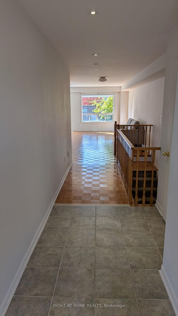 Property Photo: 770 Othello Court 24 ON L5W 1Y2