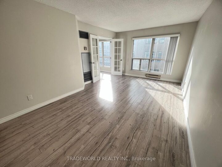 Property Photo:  7 Carlton Street 808  ON M5B 1L2 