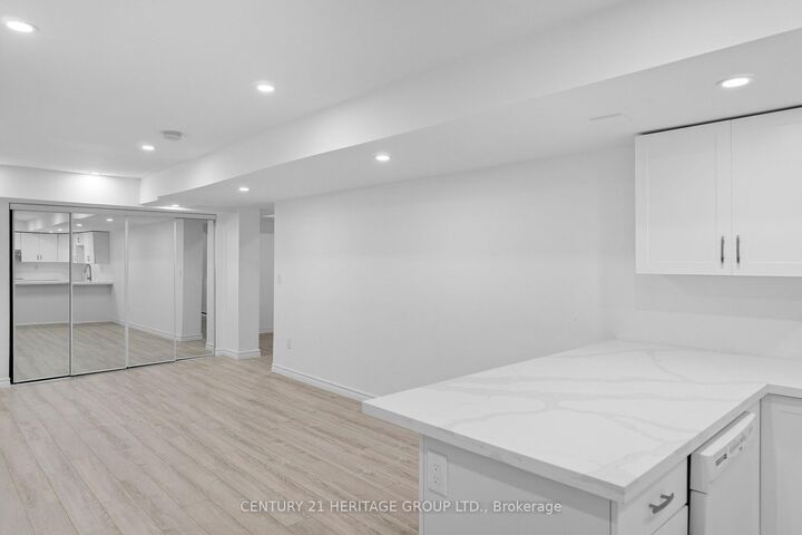 Property Photo:  94 Charlton Boulevard Basement  ON M2M 1B9 