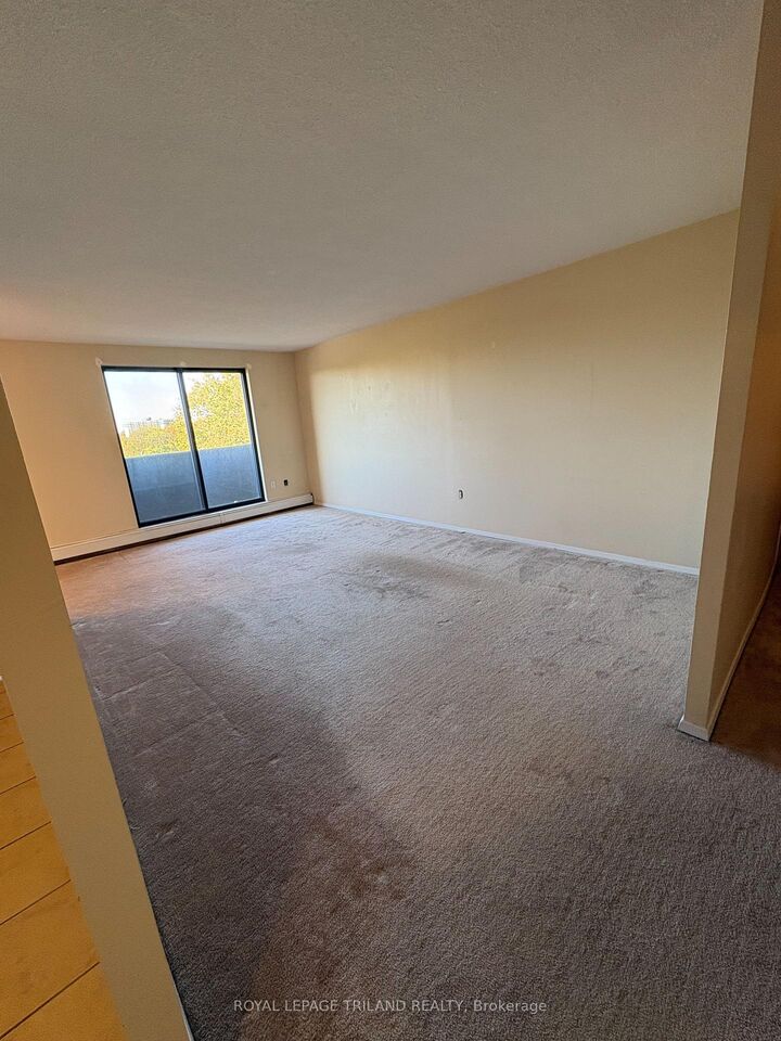Property Photo:  756 Kipps Lane 603  ON N5Y 4X9 