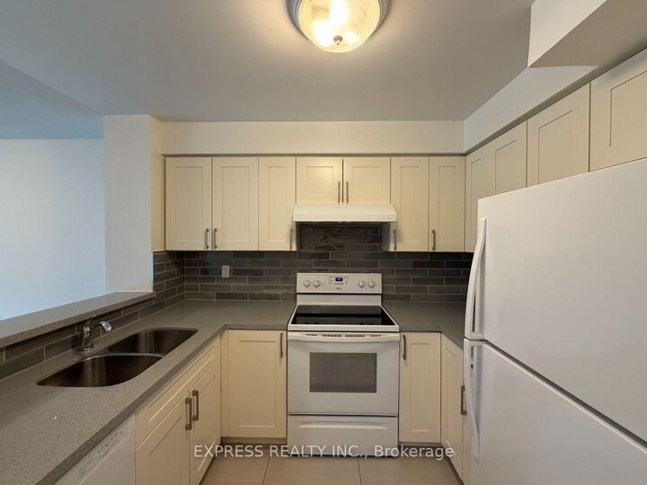 Property Photo:  38 Elm Street 1505  ON M5G 2K5 