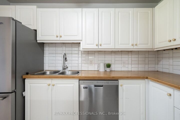 Property Photo: 32 Church Street 113 ON L0G 1T0