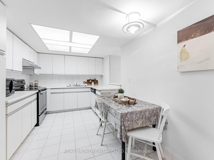 Property Photo:  20 Baif Boulevard 805  ON L4C 8T1 