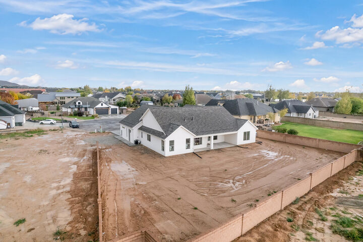 Property Photo:  675 E 5140 N  UT 84721 