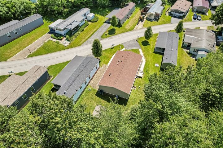 Property Photo: 111 Pembrooke Dr PA 15626
