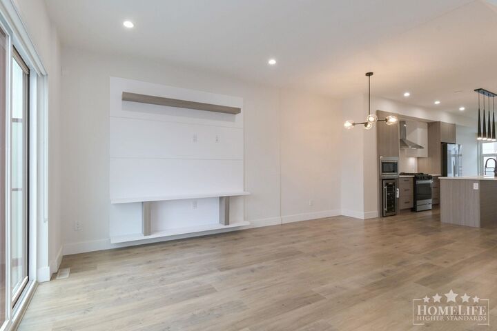 Property Photo:  177 175A Street 19  BC V3Z 1L1 
