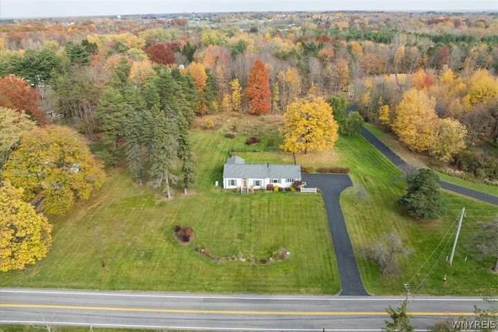 Property Photo: 1061 N Davis Road NY 14052