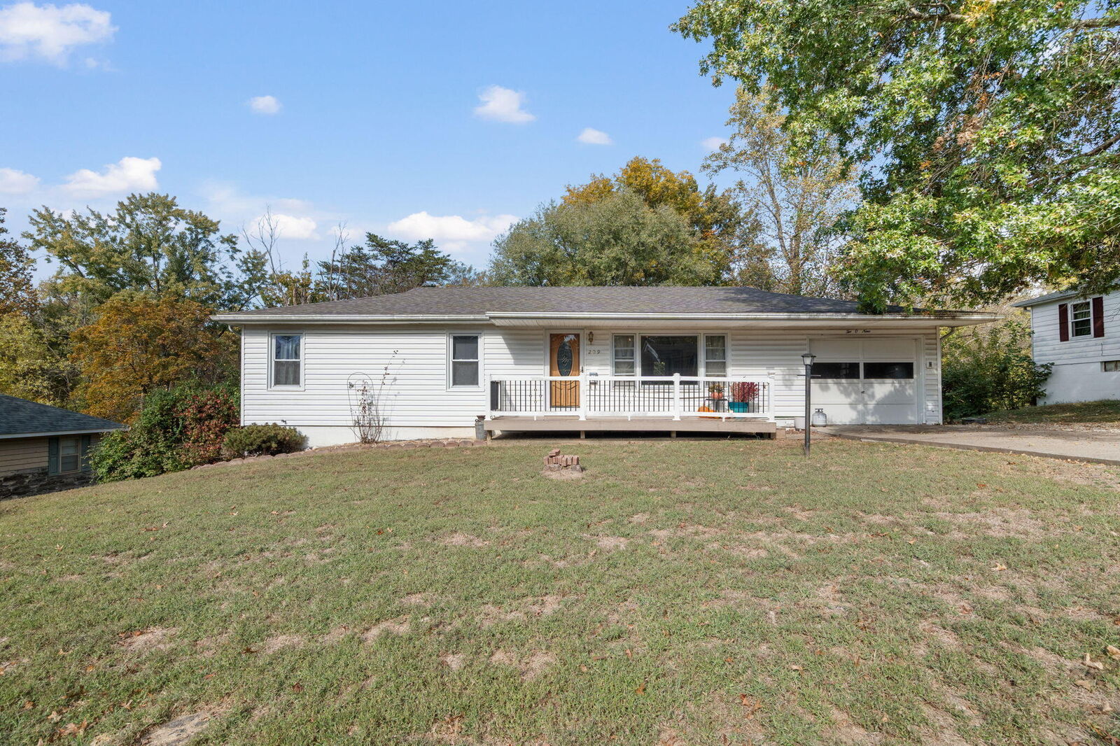 Property Photo:  209 Lee St  MO 65251 